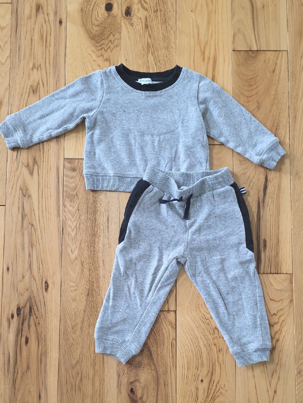 Splendid Gray Sweatshirt & Joggers Set with Black Trim